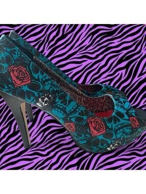 NWOB Iron Fist Muerte heels